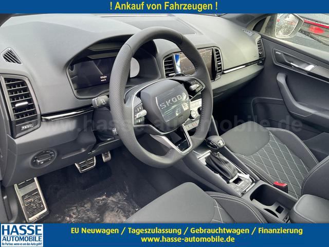 Skoda Karoq - Sportline 1.5 TSI DSG Sportline, AHK, Navi, CANTON, Matrix, AreaView, Side, Kamera, el. Klappe, FS-beheizbar