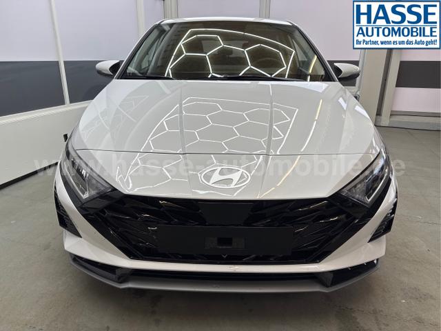 Hyundai / i20 / Weiß / / / DCT ACC SHZ NAVI RFK 