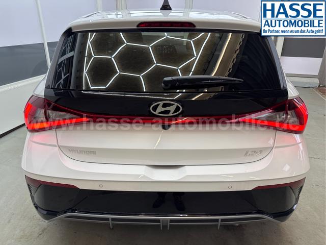 Hyundai / i20 / Weiß / / / DCT ACC SHZ NAVI RFK 