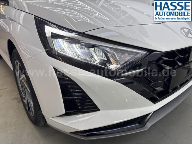 Hyundai / i20 / Weiß / / / DCT ACC SHZ NAVI RFK 
