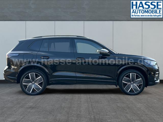 Volkswagen / Tiguan / Schwarz / / / 4 MOT+AHK+NAVI+PANORAMA+EL. HECK.+20 ALU