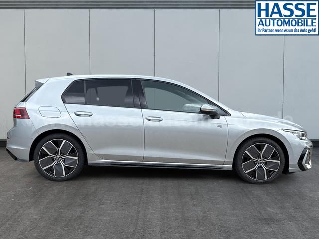 Volkswagen / Golf / Silber / / / LED-PLUS+ACC+SHZ+KEYLESS+KAMERA+18 ALU, Beispielbilder, ggf. teilweise mit Sonderausstattung