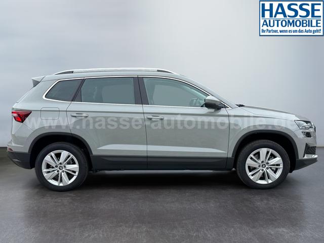 Skoda Karoq Extra Plus 2,0 TDI DSG 2Zoklima 2xEinparkhilfe AHK Kamera Sitzheizung beheiztes Lenkrad 