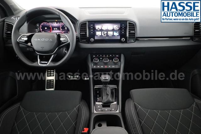 Skoda Karoq Sportline 1.5 TSI DSG Sportline, Pano, AHK, Navi, CANTON, Matrix, AreaView, Side, el. Klappe, FS-beheizbar, 5 J.-Garantie 
