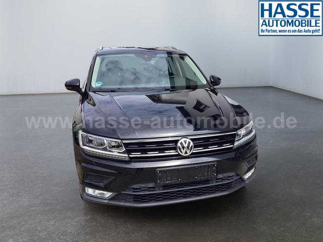 Volkswagen / Tiguan / Schwarz / / / 