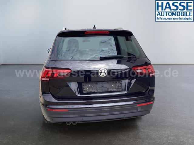 Volkswagen / Tiguan / Schwarz / / / 