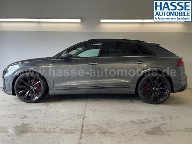 Audi / Q8 / Grau / / / S line STHZ+Pano+AHK+HUD