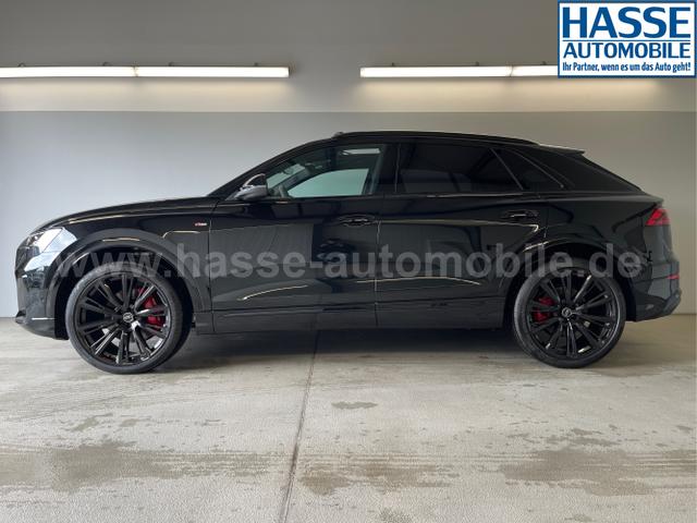 Audi / Q8 / Schwarz / / / S line STHZ+Pano+AHK+HUD