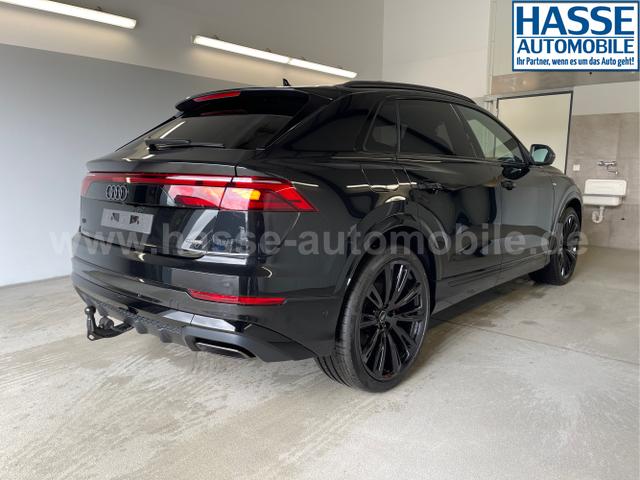 Audi / Q8 / Schwarz / / / S line STHZ+Pano+AHK+HUD