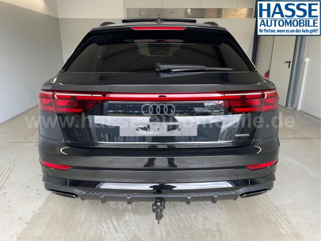 Audi / Q8 / Schwarz / / / S line STHZ+Pano+AHK+HUD