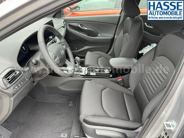 Hyundai i30 Kombi Comfort 1.5 DPI / Sitz + Lenkradheizung LED Navi Tempomat PDC V.&H Kamera Alu 17" 