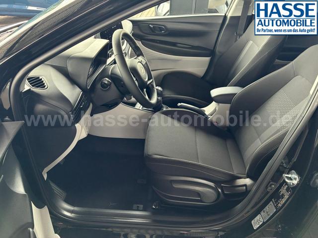 Hyundai i20 Pure 1.2 MPI / Navi PDC Hinten + Kamera Abgedunkelte Scheiben Tempomat Alu 16" 