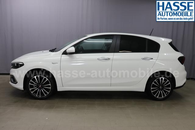 Tipo 5-Türer MY22 TIPO 5-Türer City Life 1.0 74kW (100PS)249 - Gelato Weiß 645 - Stoff Schwarz "316 Rückfahrkamera mit dynamischen Führungslinien 3A4 Sicherheits-Plus-Paket 3A5 Convenience Plus-Paket 3B4 Style-Paket 452 Sitzheizung vorn ja laut RE 21.10 fb 7QC Uconnect™ NAV Navigationssystem und digitalem Audioempfang DAB+"