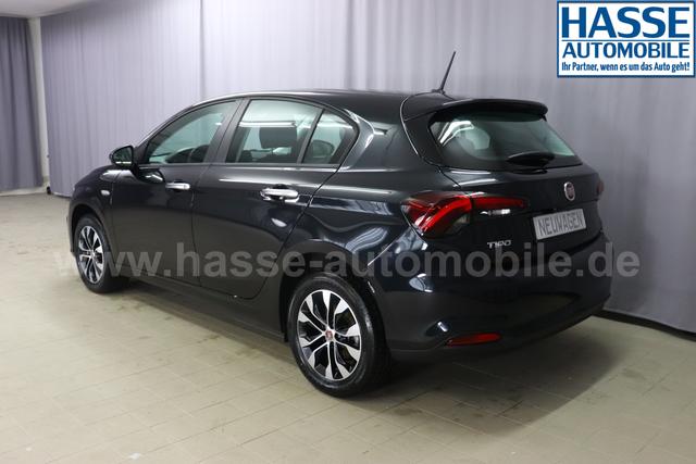 Tipo 5-Türer MY22 TIPO 5-Türer City Life Hybrid 1.5 GSE 96kW (130PS) DCT718 - Cinema Schwarz 645 - Stoff Schwarz "316 Rückfahrkamera mit dynamischen Führungslinien 452 Sitzheizung vorn 5CD Cinema Schwarz 7QC Uconnect™ NAV Navigationssystem und digitalem Audioempfang DAB+"