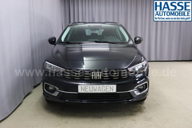 Tipo 5-Türer MY22 TIPO 5-Türer City Life Hybrid 1.5 GSE 96kW (130PS) DCT718 - Cinema Schwarz 645 - Stoff Schwarz "316 Rückfahrkamera mit dynamischen Führungslinien 452 Sitzheizung vorn 5CD Cinema Schwarz 7QC Uconnect™ NAV Navigationssystem und digitalem Audioempfang DAB+"