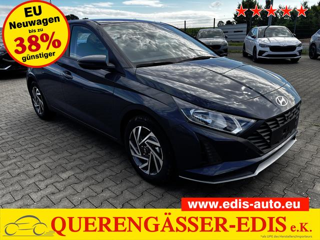 Hyundai i20 - Comfort 1.2i 79PS, AURORA-GRAU METALLIC, DESIGN-PACK: 16" ALUFELGEN + LED, 5 Jahre Garantie, NAVIGATION 10,25", Klima, Parksensoren hinten, Rückfahrkamera, Alarm, Lederlenkrad, Tempomat, Armlehne vorne, Reserverad, 4x elektr. Fensterheber, Fernlicht-Assistent