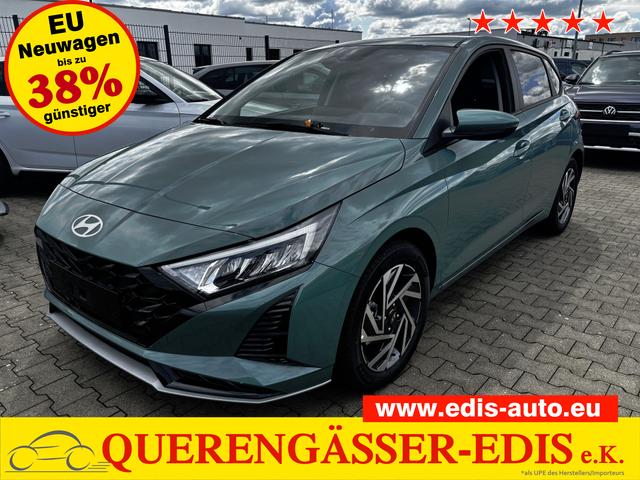Hyundai i20 - Family 1.2i 79PS, MANGROVE-PEARL, FULL-LED-SCHEINWERFER, WINTER-PAKET, KLIMAAUTOMATIK, 16" ALUFELGEN, 5 Jahre Garantie, NAVIGATION 10,25", Parksensoren hinten, Rückfahrkamera, Alarm, Lederlenkrad, Tempomat, Armlehne vorne, Reserverad, 4x elektr. Fensterheber