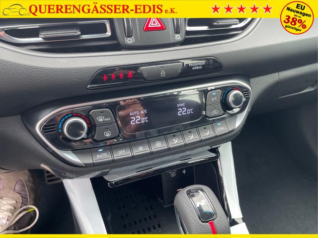 Hyundai / i30 / Weiß / / / 
