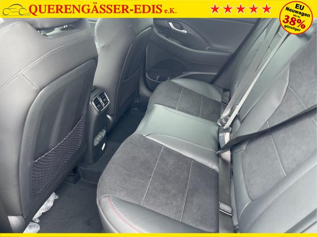 Hyundai / i30 / Weiß / / / 