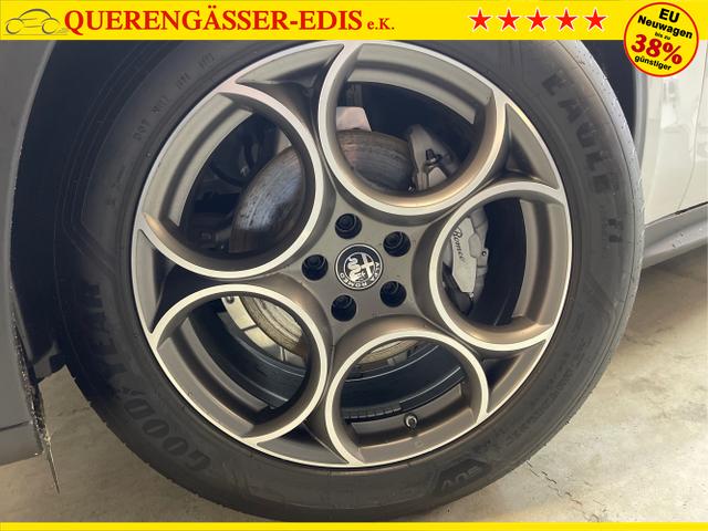 Alfa Romeo / Stelvio / Silber / / / 