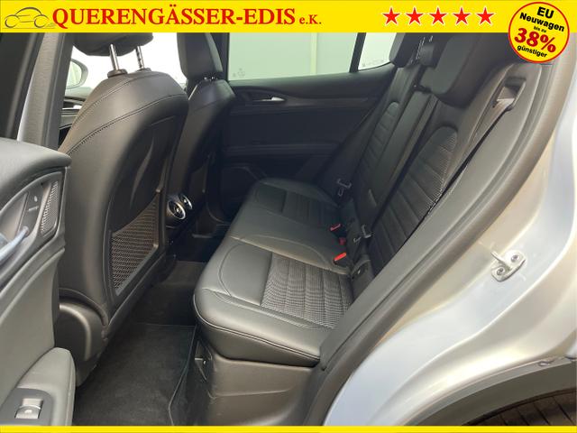 Alfa Romeo / Stelvio / Silber / / / 