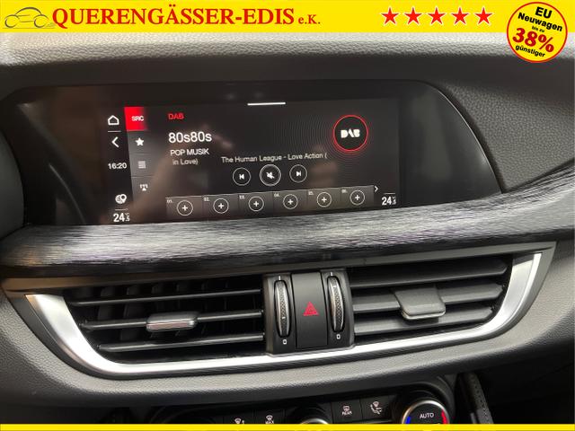 Alfa Romeo / Stelvio / Silber / / / 