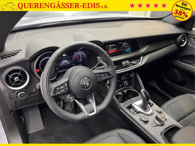 Alfa Romeo / Stelvio / Silber / / / 