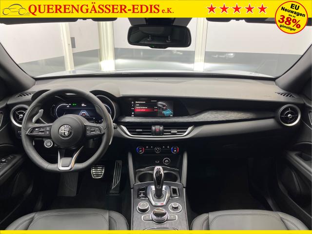 Alfa Romeo / Stelvio / Silber / / / 