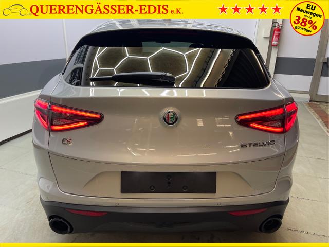 Alfa Romeo / Stelvio / Silber / / / 