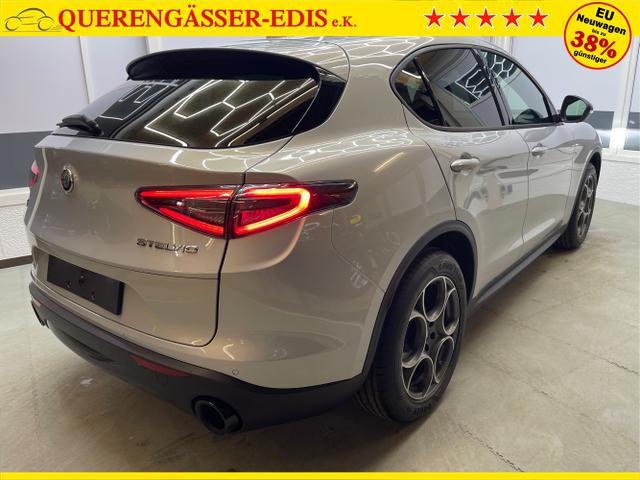 Alfa Romeo / Stelvio / Silber / / / 