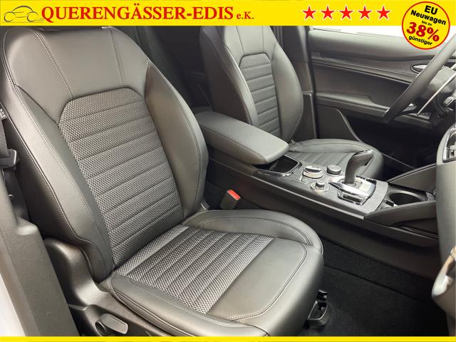 Alfa Romeo / Stelvio / Silber / / / 