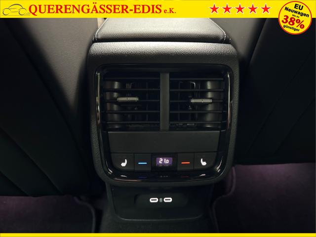 Skoda / Octavia / Orange / / / DSG ACC 13 Zoll NAVI MATRIX SHZ KESSY