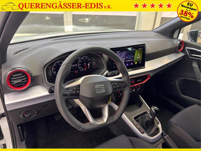 Seat / Arona / Weiß / / / NAVI SHZ VOLL LED RFK PDC v+h 18ALU