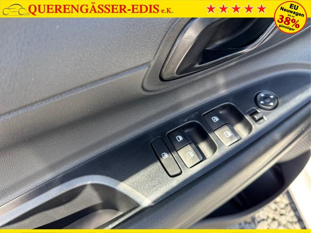 Hyundai / i20 / Weiß / / / 