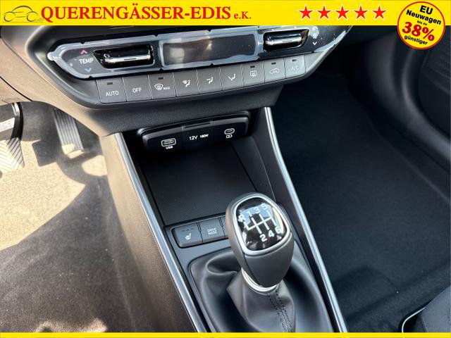 Hyundai / i20 / Weiß / / / 