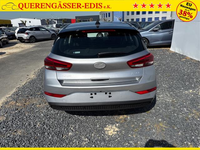 Hyundai / i30 / Weiß / / / 