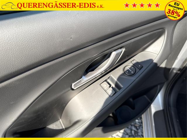 Hyundai / i30 / Weiß / / / 