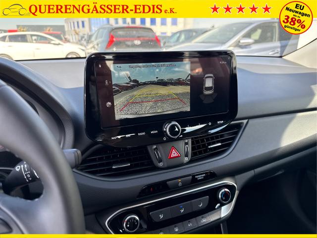 Hyundai / i30 / Weiß / / / 