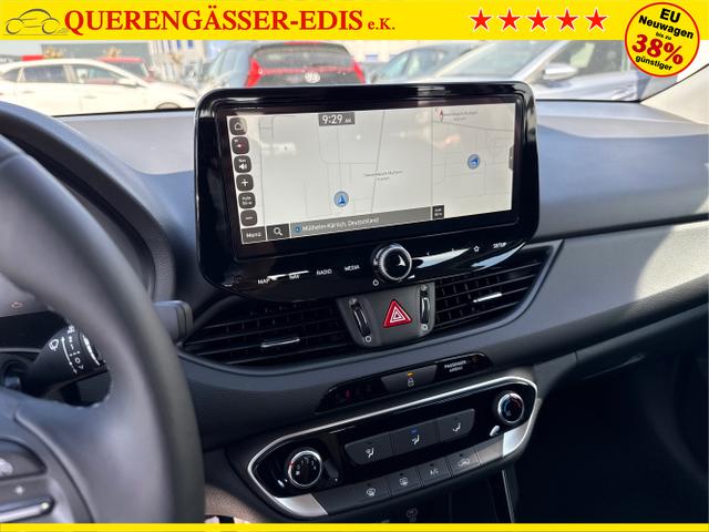 Hyundai / i30 / Weiß / / / 