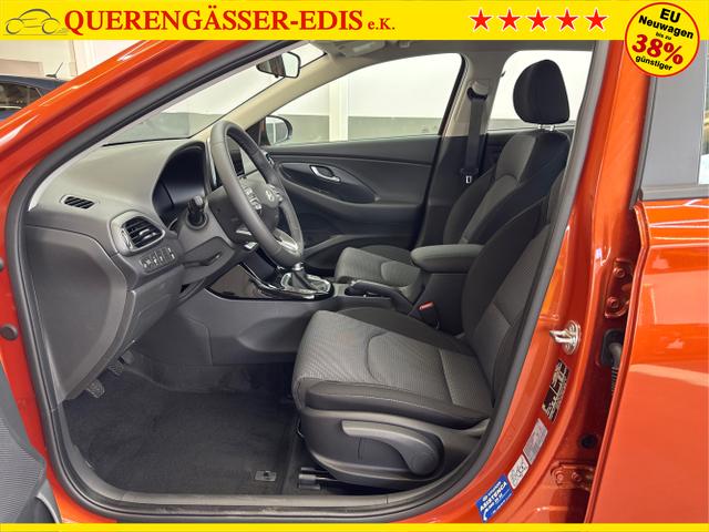 Hyundai / i30 / Orange / / / SHZ NAVI ALU LED RFK PDC
