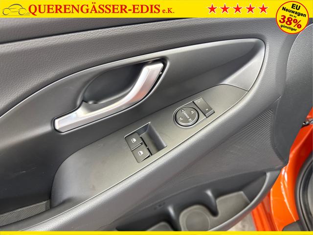 Hyundai / i30 / Orange / / / SHZ NAVI ALU LED RFK PDC