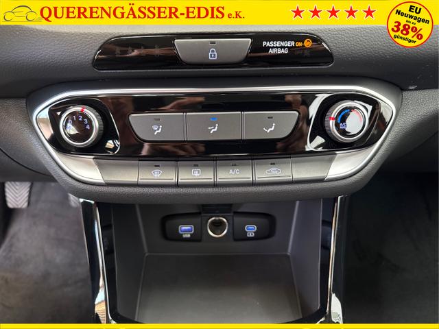Hyundai / i30 / Orange / / / SHZ NAVI ALU LED RFK PDC