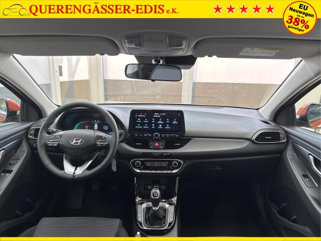 Hyundai / i30 / Orange / / / SHZ NAVI ALU LED RFK PDC