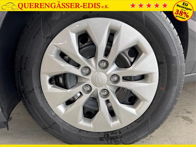 Hyundai / i30 / Grau / / / NAVI RFK LED PDC v+h
