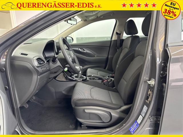 Hyundai / i30 / Grau / / / NAVI RFK LED PDC v+h
