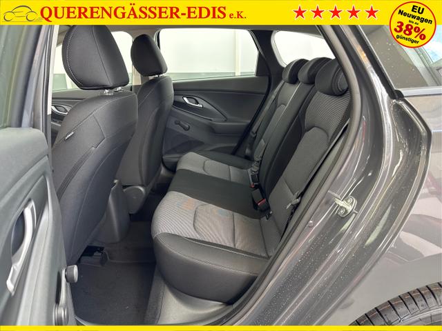 Hyundai / i30 / Grau / / / NAVI RFK LED PDC v+h
