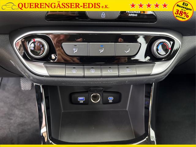 Hyundai / i30 / Grau / / / NAVI RFK LED PDC v+h