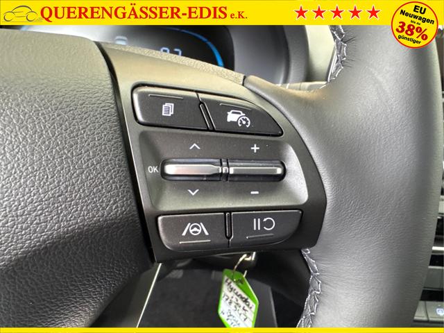 Hyundai / i30 / Grau / / / NAVI RFK LED PDC v+h