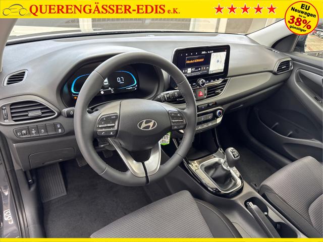 Hyundai / i30 / Grau / / / NAVI RFK LED PDC v+h