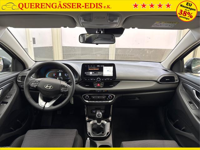 Hyundai / i30 / Grau / / / NAVI RFK LED PDC v+h